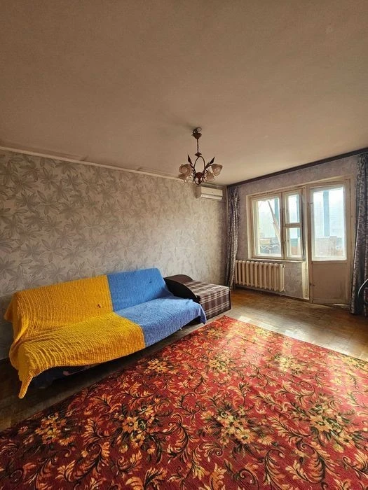 Spacious 1-room apartment for sale, Desnyanskyi district, Mykol st.