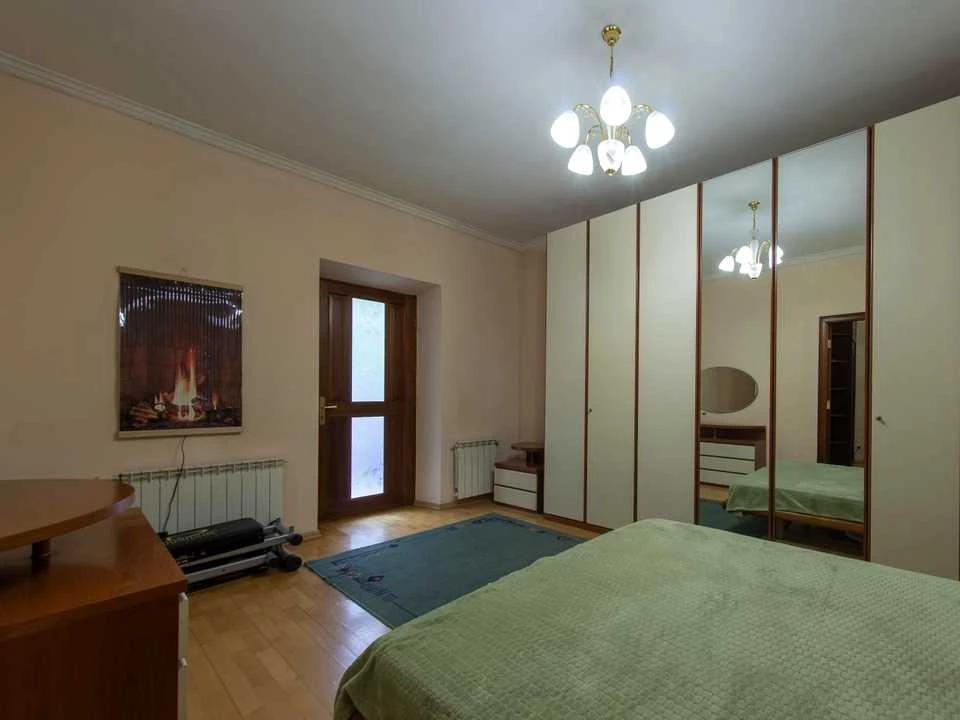 Apartment. Vozdvizhenska st. Kyiv