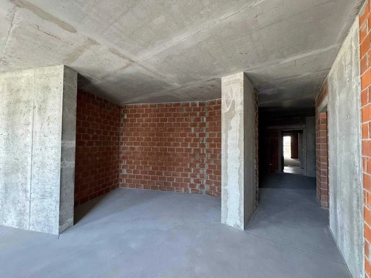 Sale of a spacious 3-4 room apartment 136 sq.m. in the "Rusyivska Hav" residential complex