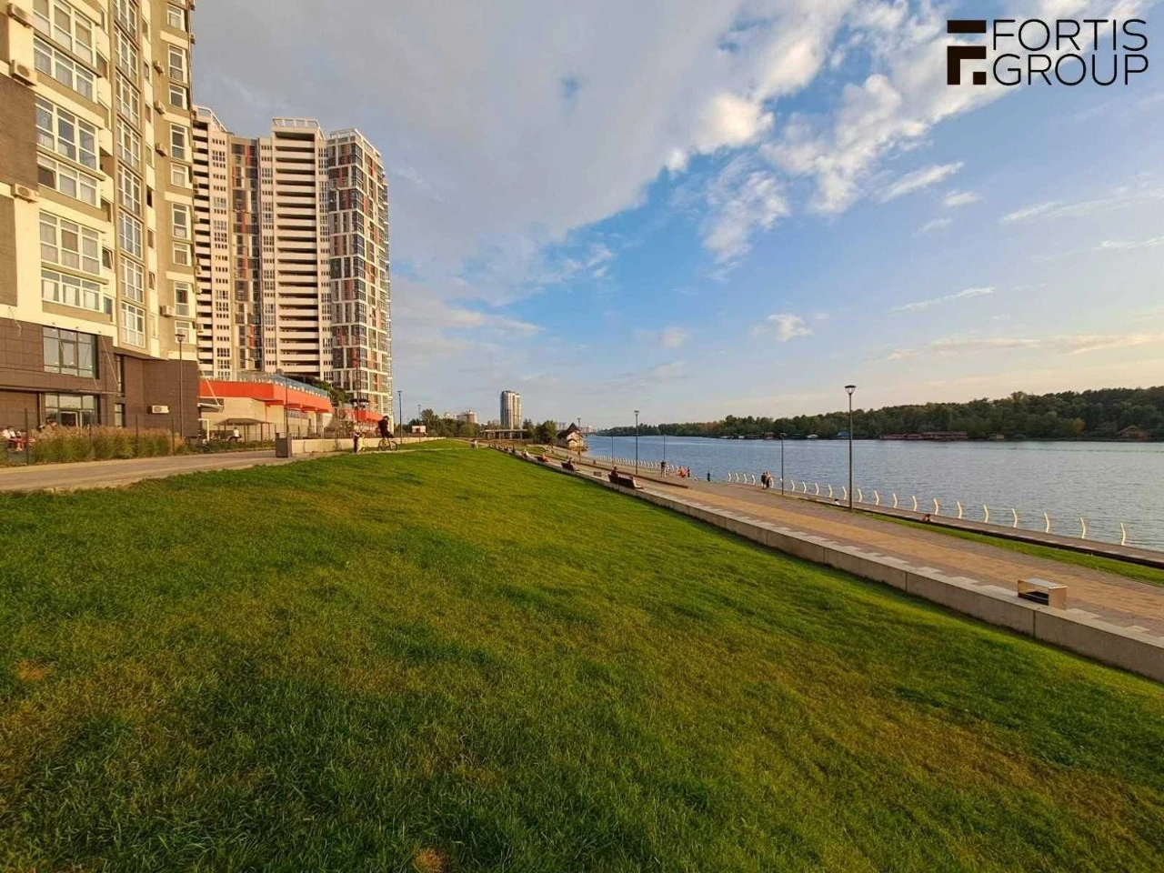Sale of a spacious 3-4 room apartment 136 sq.m. in the "Rusyivska Hav" residential complex