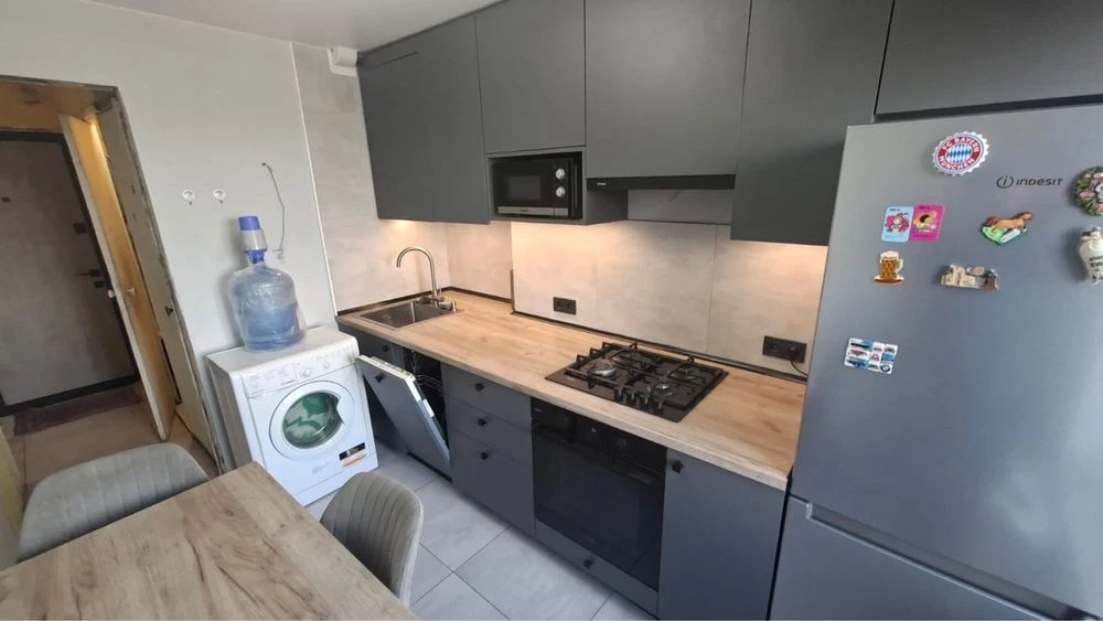 Sale of a 3-room apartment on Slobodzhansky Street