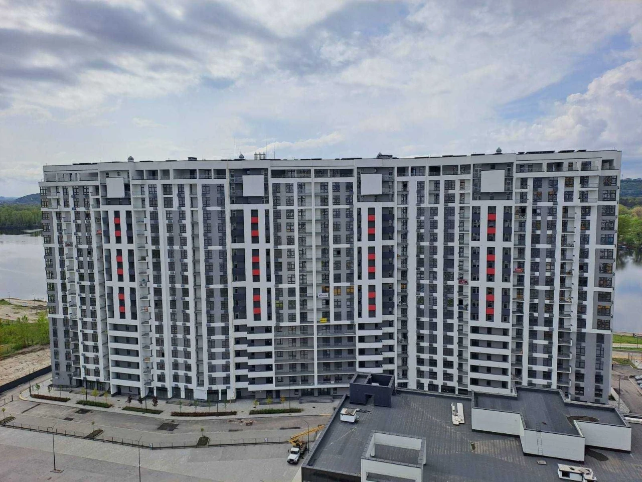Sale of a parking space in the "Rusynska Havyn" residential complex - with a closet as a gift