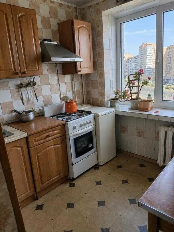 For Sale: 3-room apartment near Sportivnaya Street, Aerokosmicheskaya Line (red line)
