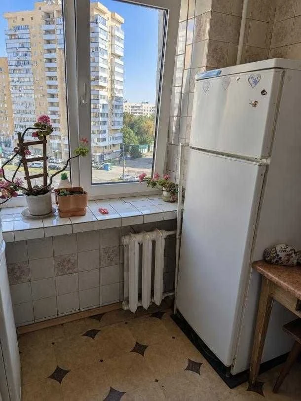 For Sale: 3-room apartment near Sportivnaya Street, Aerokosmicheskaya Line (red line)