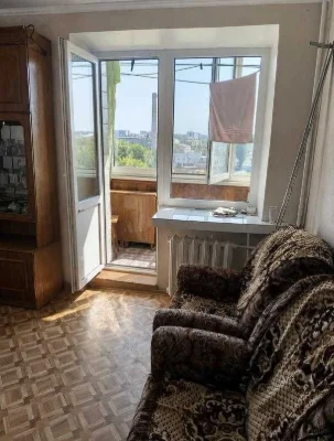 For Sale: 3-room apartment near Sportivnaya Street, Aerokosmicheskaya Line (red line)