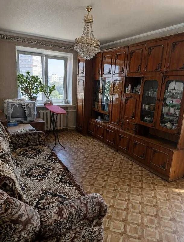 For Sale: 3-room apartment near Sportivnaya Street, Aerokosmicheskaya Line (red line)