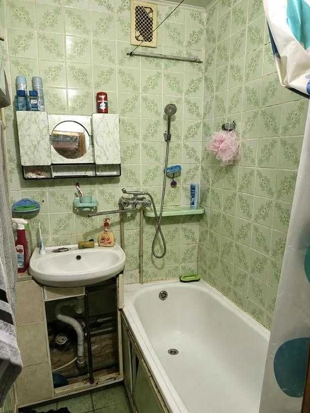 For Sale: 3-room apartment near Sportivnaya Street, Aerokosmicheskaya Line (red line)