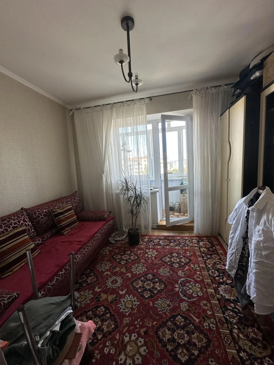 3-комнатная квартира р-н. Каскад готова к проживанию.