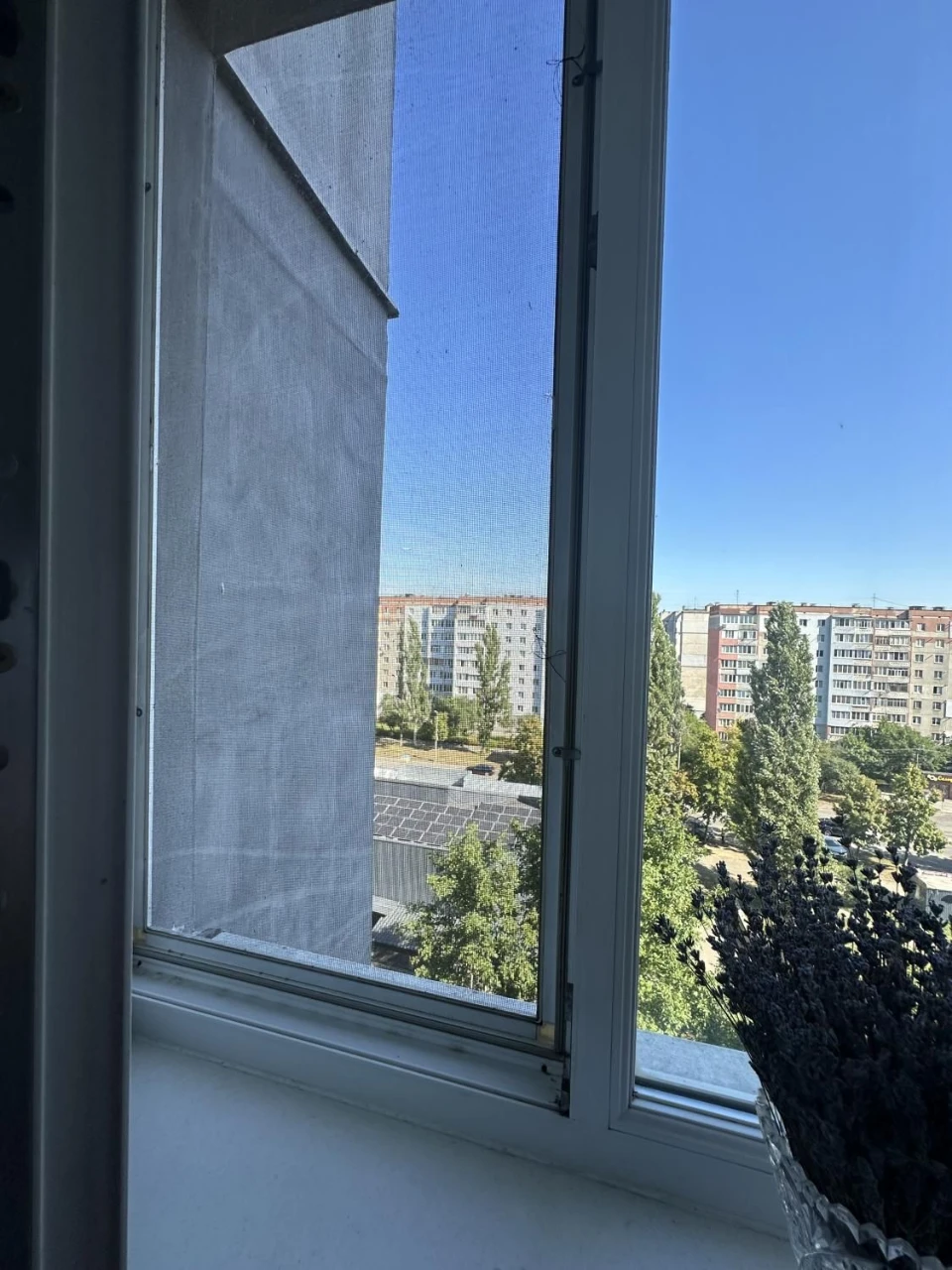 3-комнатная квартира р-н. Каскад готова к проживанию.