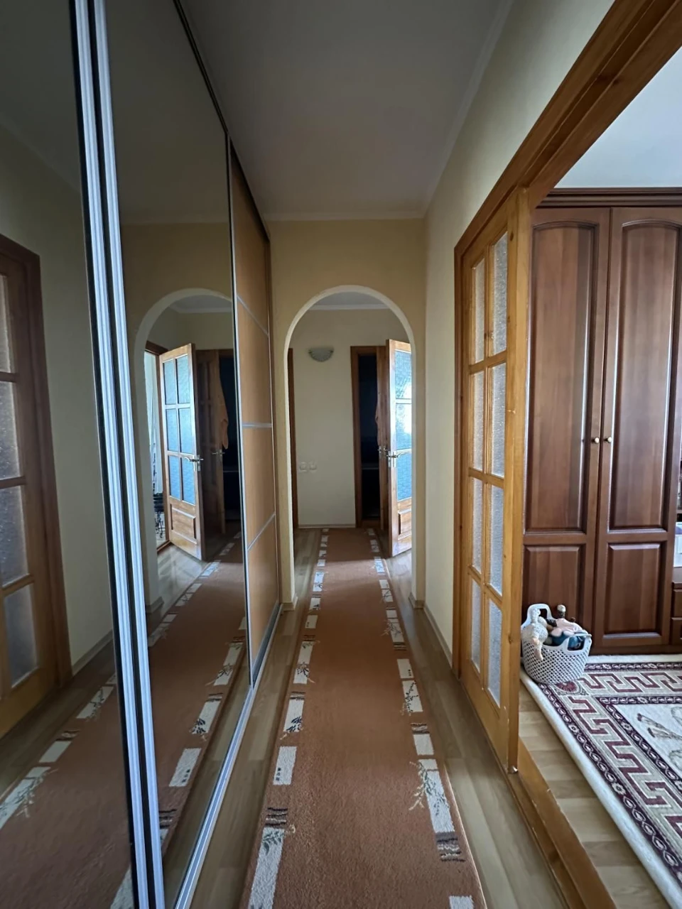 3-комнатная квартира р-н. Каскад готова к проживанию.