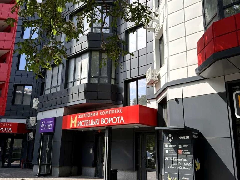 Apartment. Zhitomyr, Meydants'ki Voroata sq.