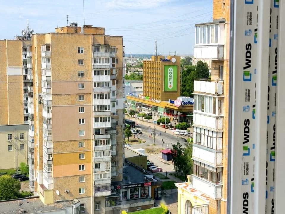 Apartment. Zhitomyr, Meydants'ki Voroata sq.