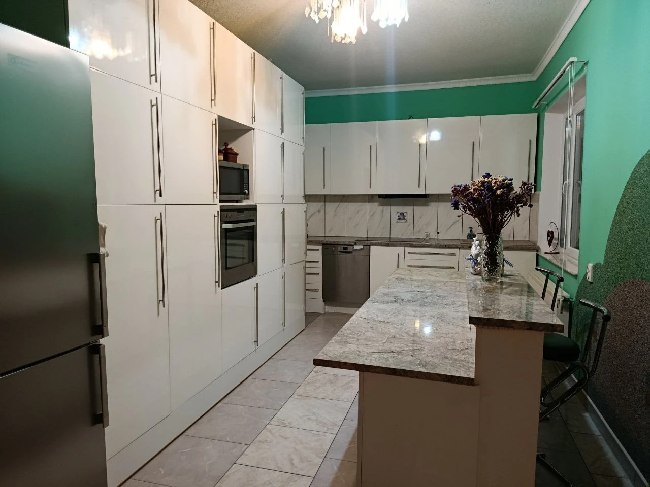 Капітальний будинок із готовим бізнесом у с. Шубранець