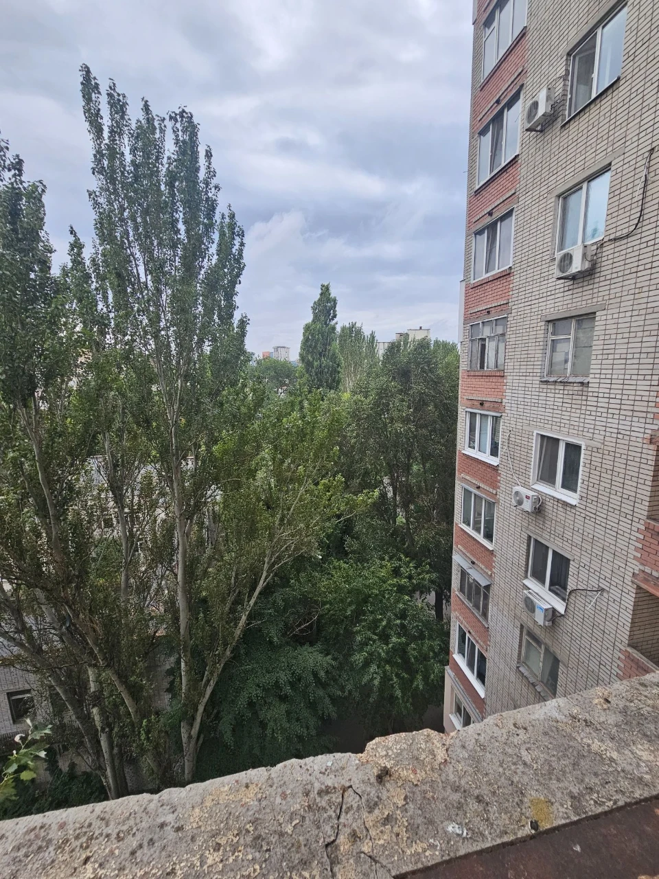 Продається 2-кімнатна квартира в Центрі, цегляний будинок, поруч Набережна,