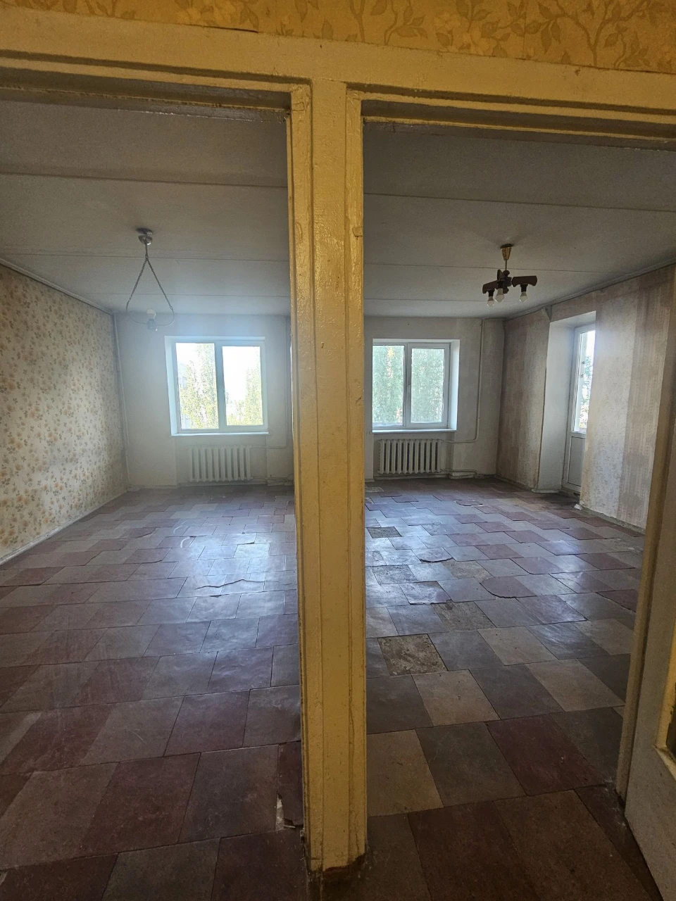 Продається 2-кімнатна квартира в Центрі, цегляний будинок, поруч Набережна,