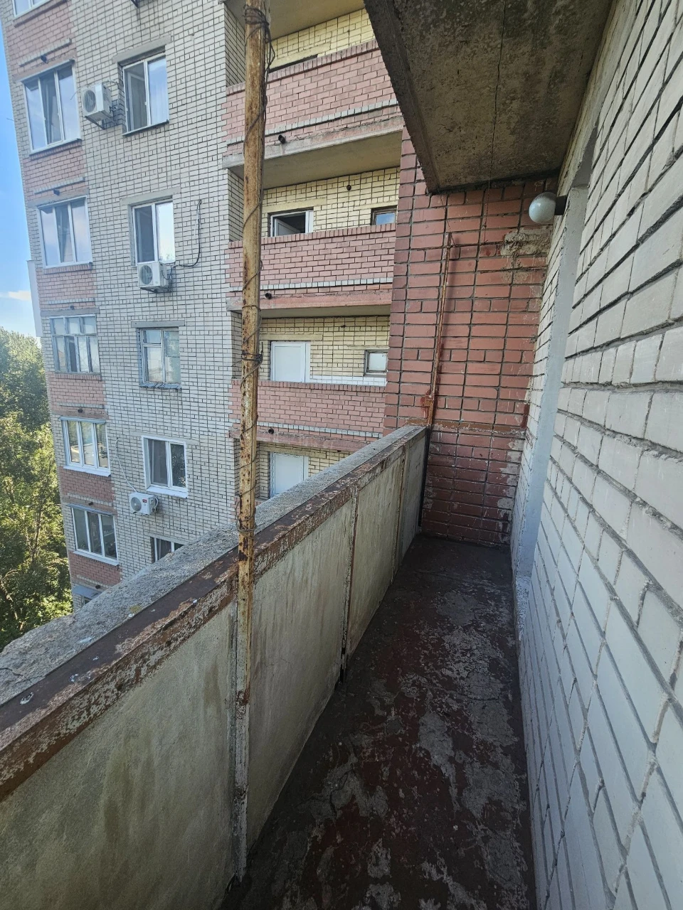 Продається 2-кімнатна квартира в Центрі, цегляний будинок, поруч Набережна,