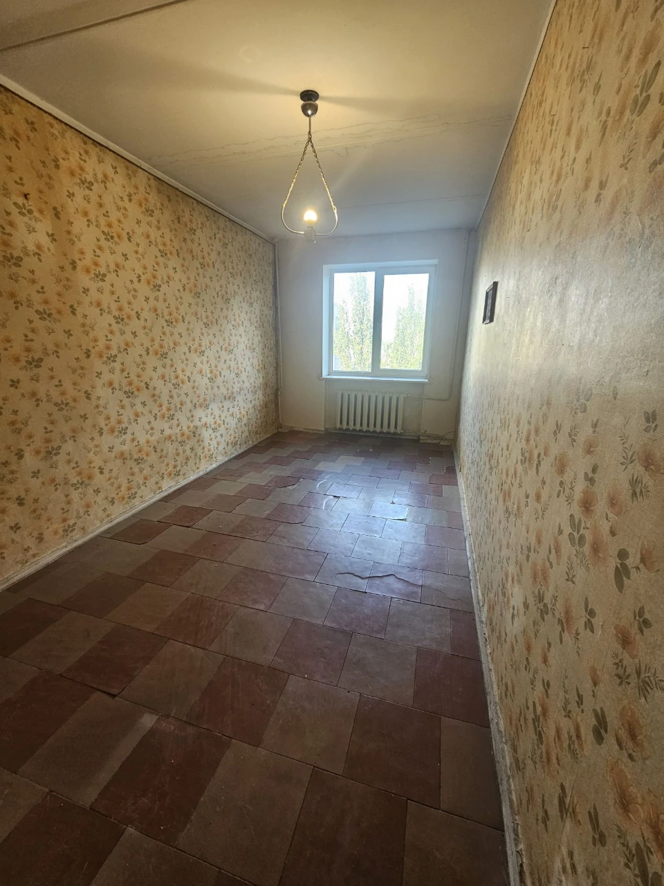 Продається 2-кімнатна квартира в Центрі, цегляний будинок, поруч Набережна,