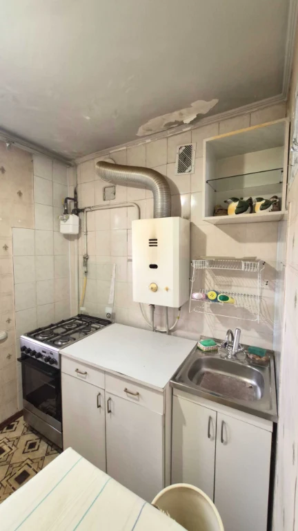 Продаж квартири • 3к • 56 м² • 4/5 поверх • Космонавтів • #1