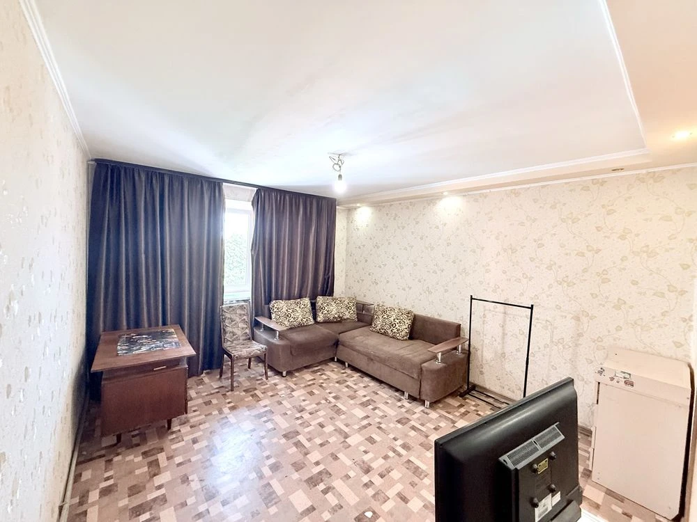 For sale, two-room apartment of improved layout.