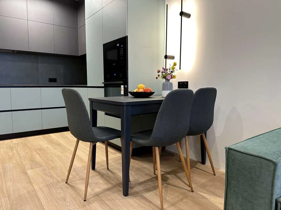 Apartment. Дніprovs'ka naberezhna, вул.