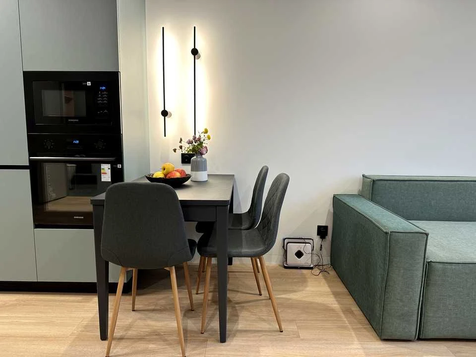 Apartment. Дніprovs'ka naberezhna, вул.