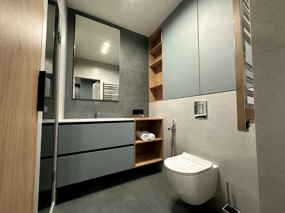 Apartment. Дніprovs'ka naberezhna, вул.