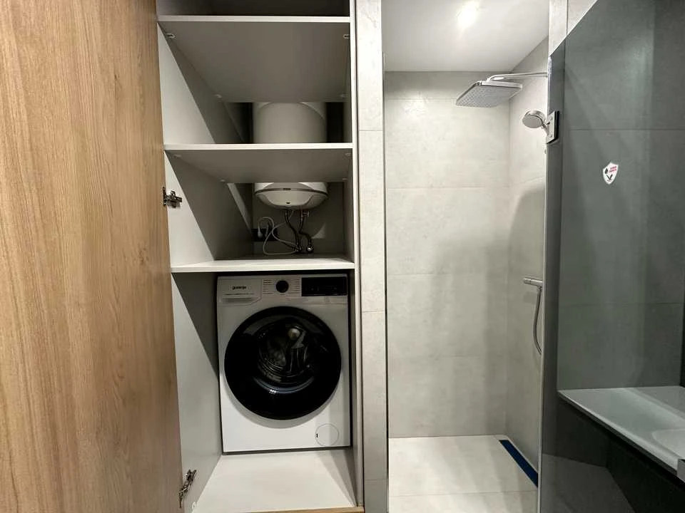 Apartment. Дніprovs'ka naberezhna, вул.