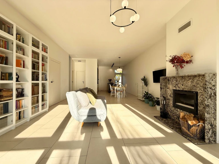 River Island — Family Home for Those Who Value Comfort and Security