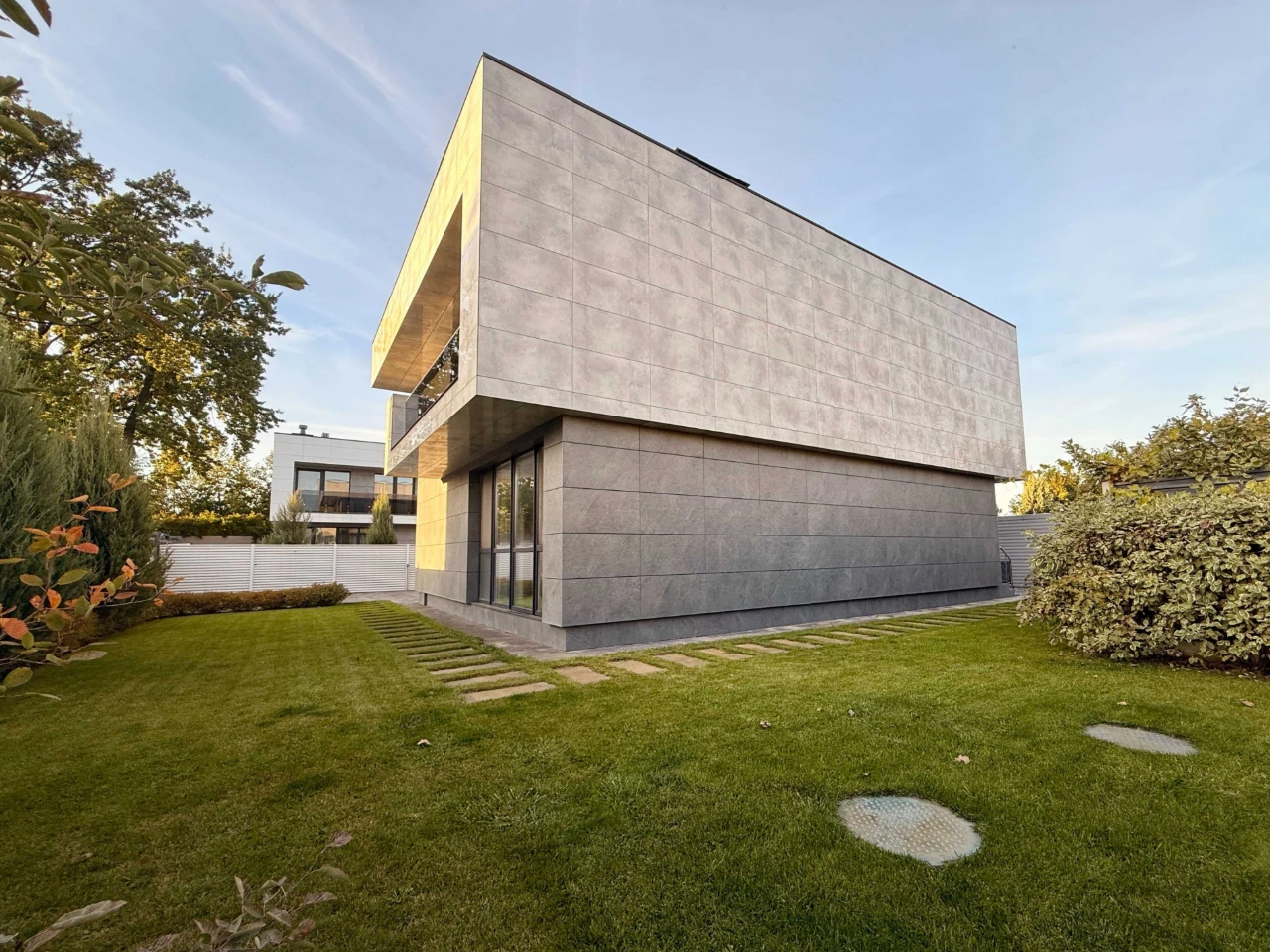 River Island — Family Home for Those Who Value Comfort and Security