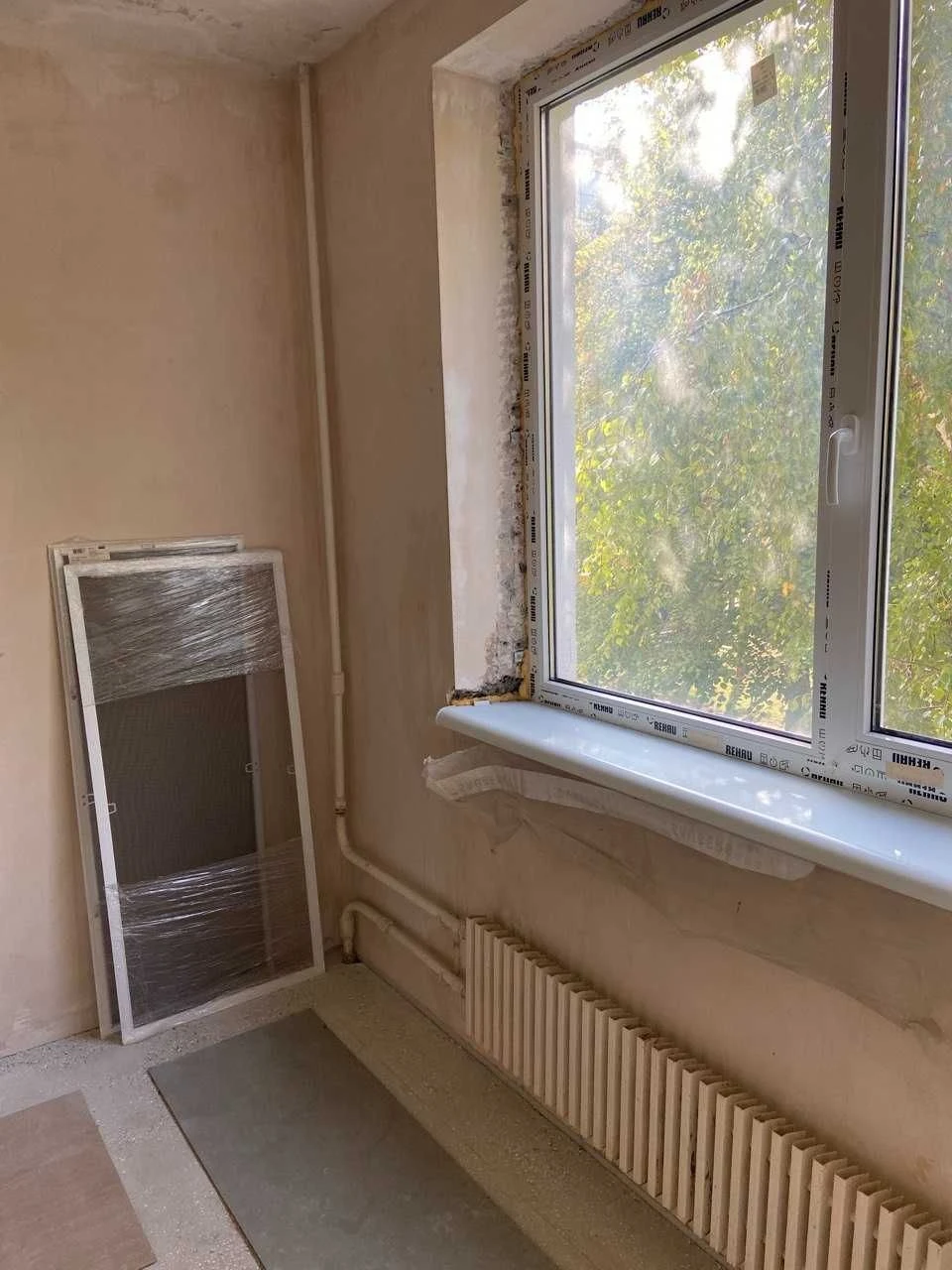 One-bedroom apartment with partial capital renovation on So
