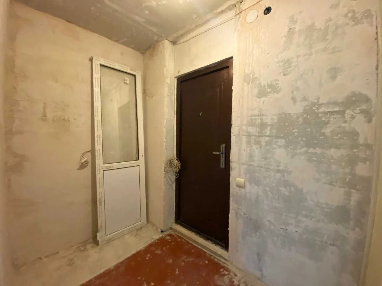 One-bedroom apartment with partial capital renovation on So