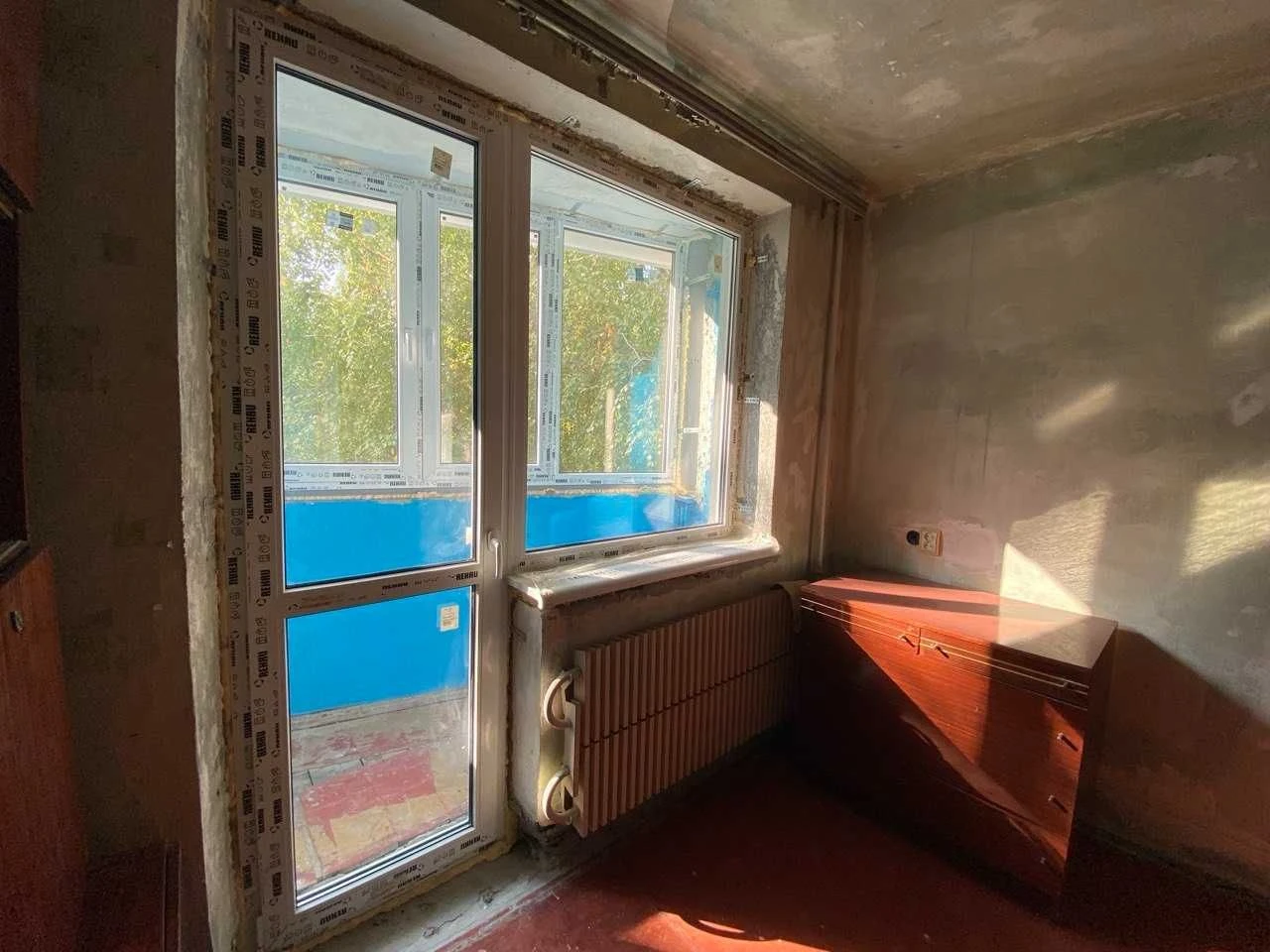 One-bedroom apartment with partial capital renovation on So