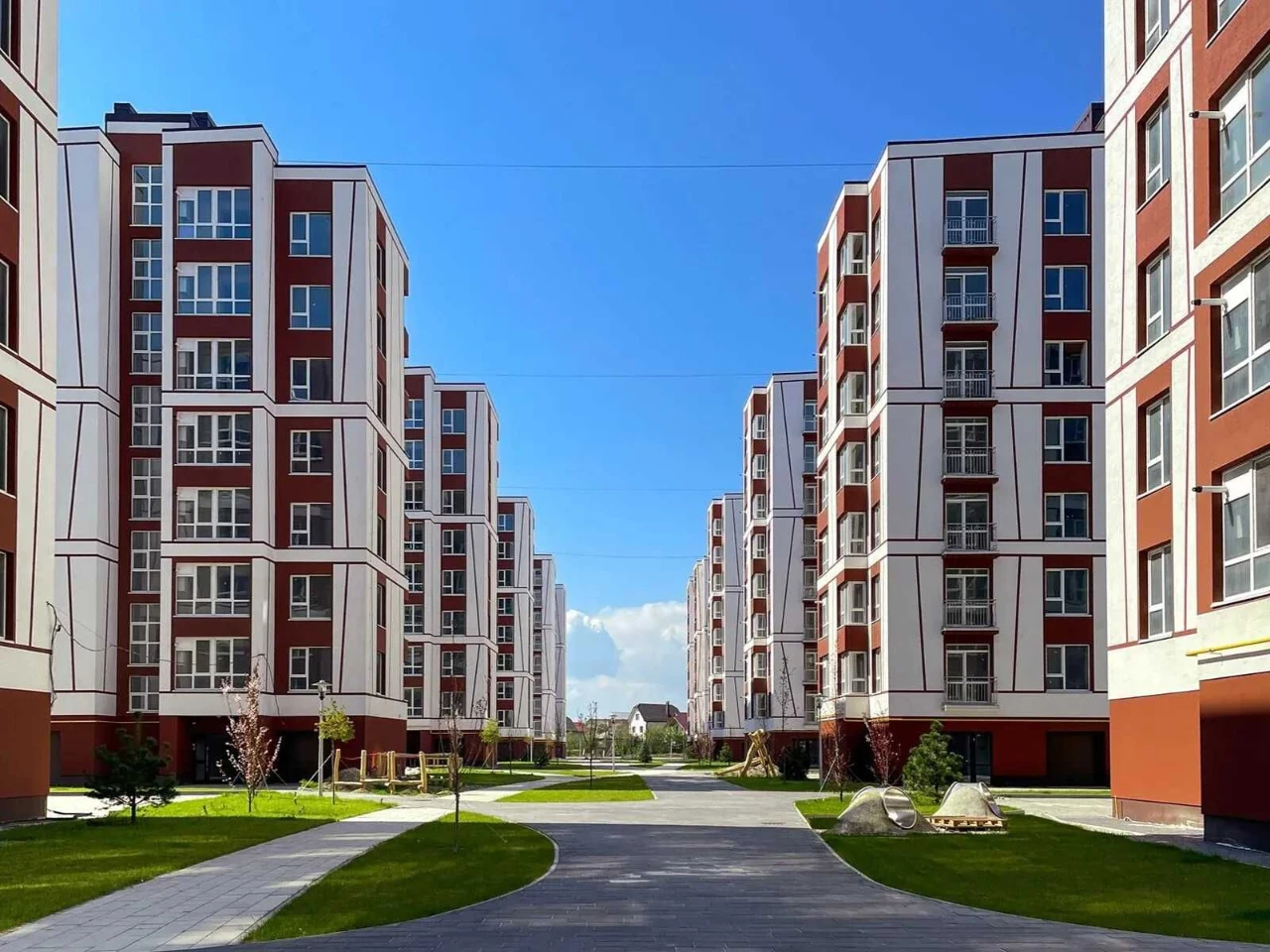 URGENT! Spacious two-bedroom apartment renovated