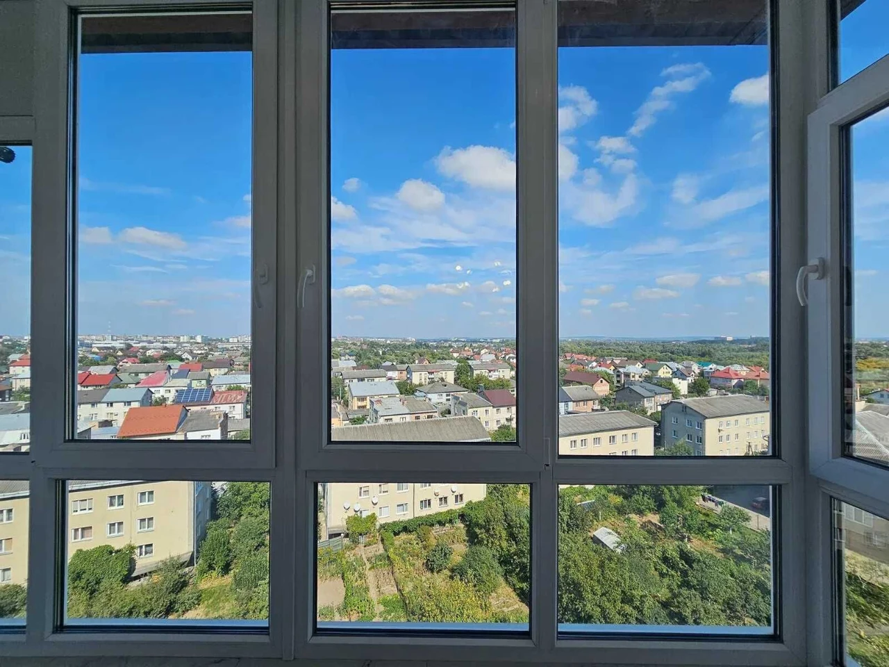 URGENT! Spacious two-bedroom apartment renovated