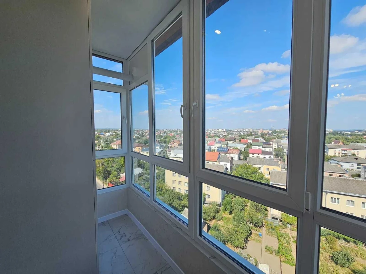URGENT! Spacious two-bedroom apartment renovated