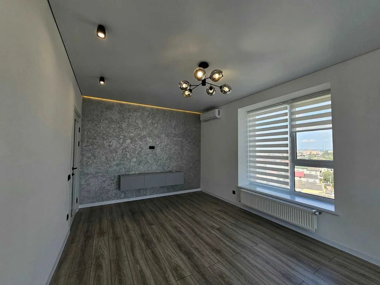 URGENT! Spacious two-bedroom apartment renovated