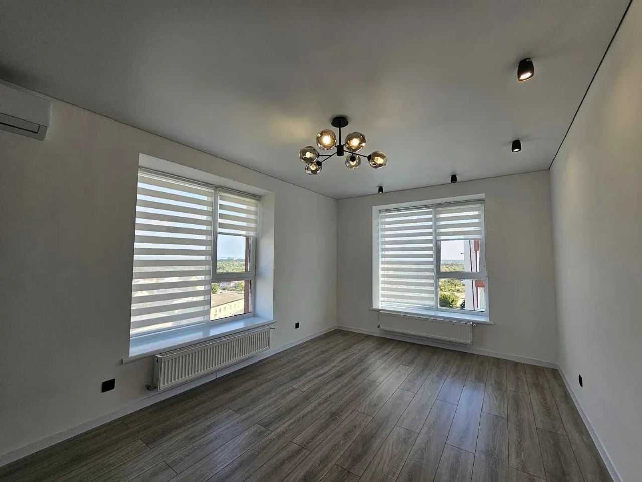 URGENT! Spacious two-bedroom apartment renovated