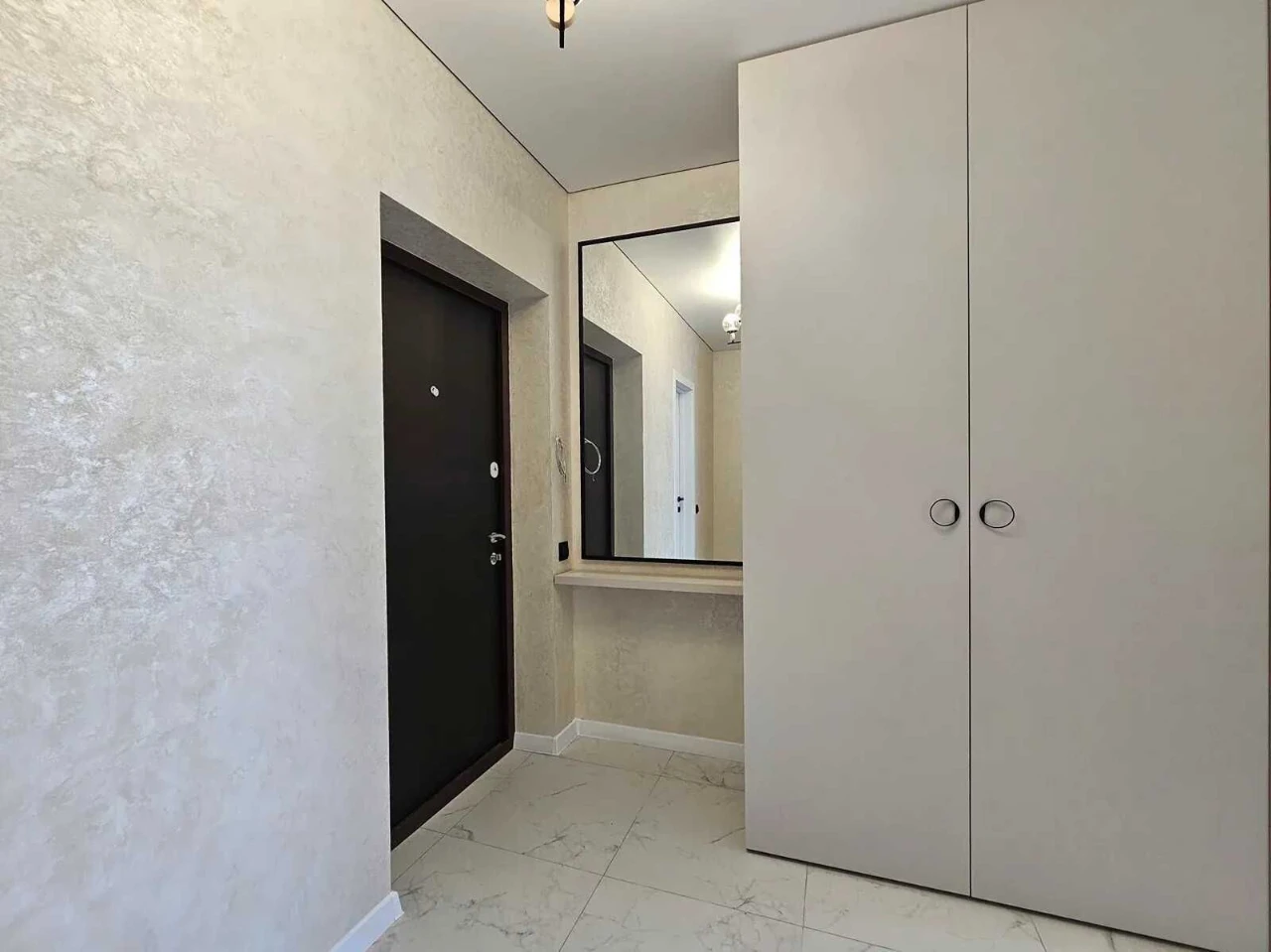 URGENT! Spacious two-bedroom apartment renovated