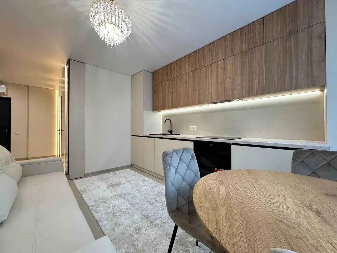 Modern one-bedroom apartment with city view