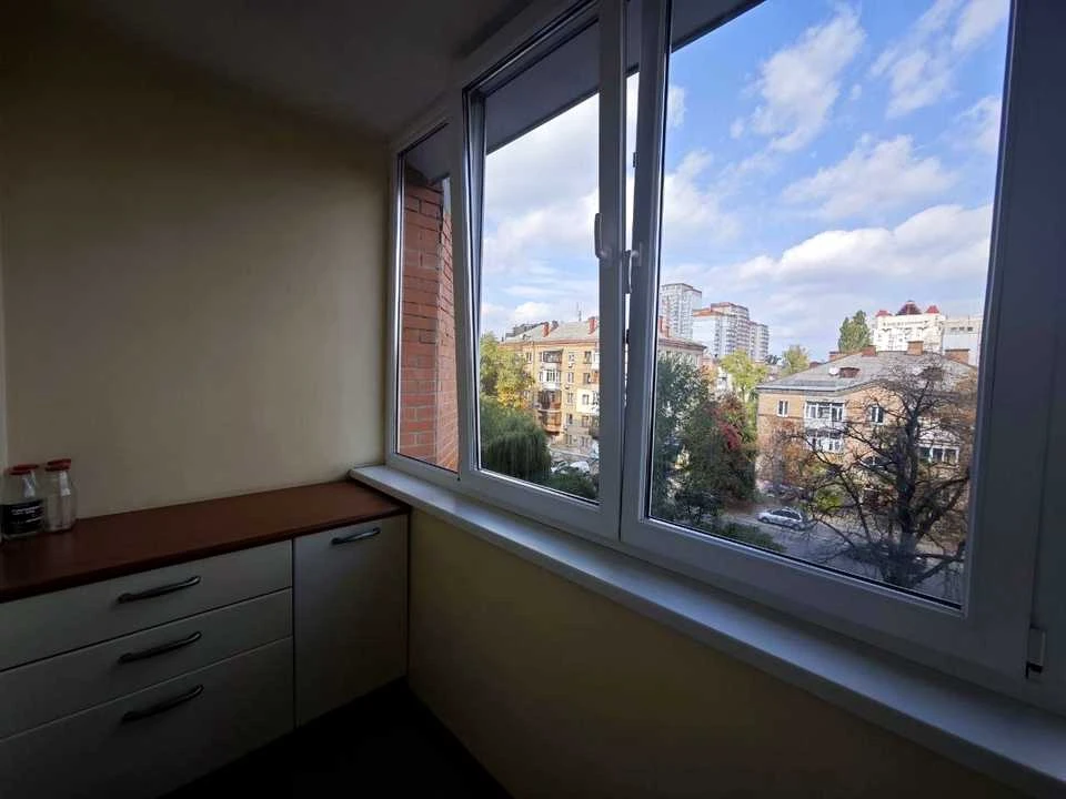 Квартира. Киев, Донецкая улица