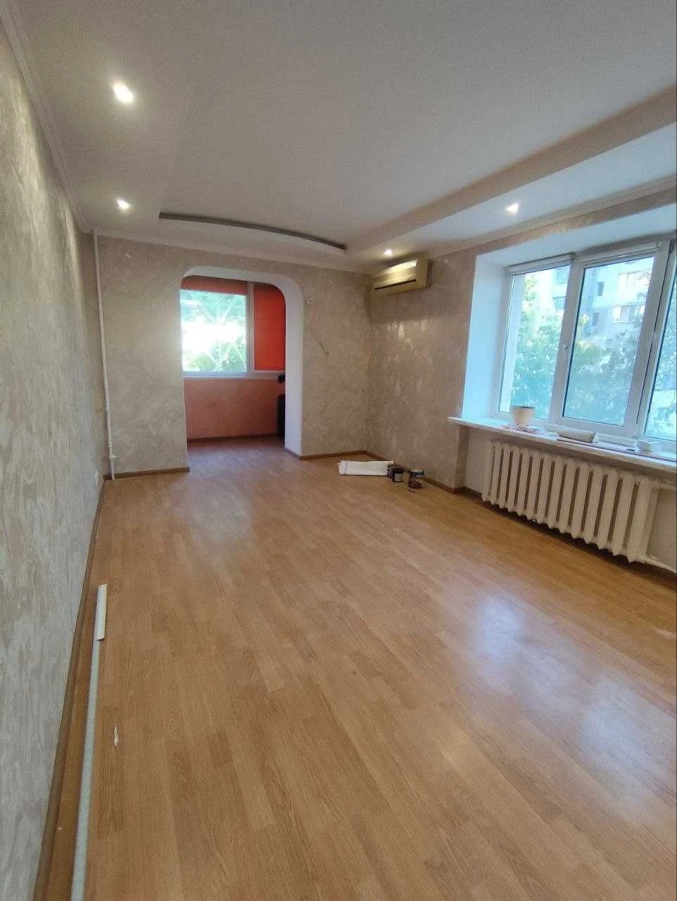 Apartment for sale in Vuzovsky. Spacious kitchen-living room + 2 bedrooms