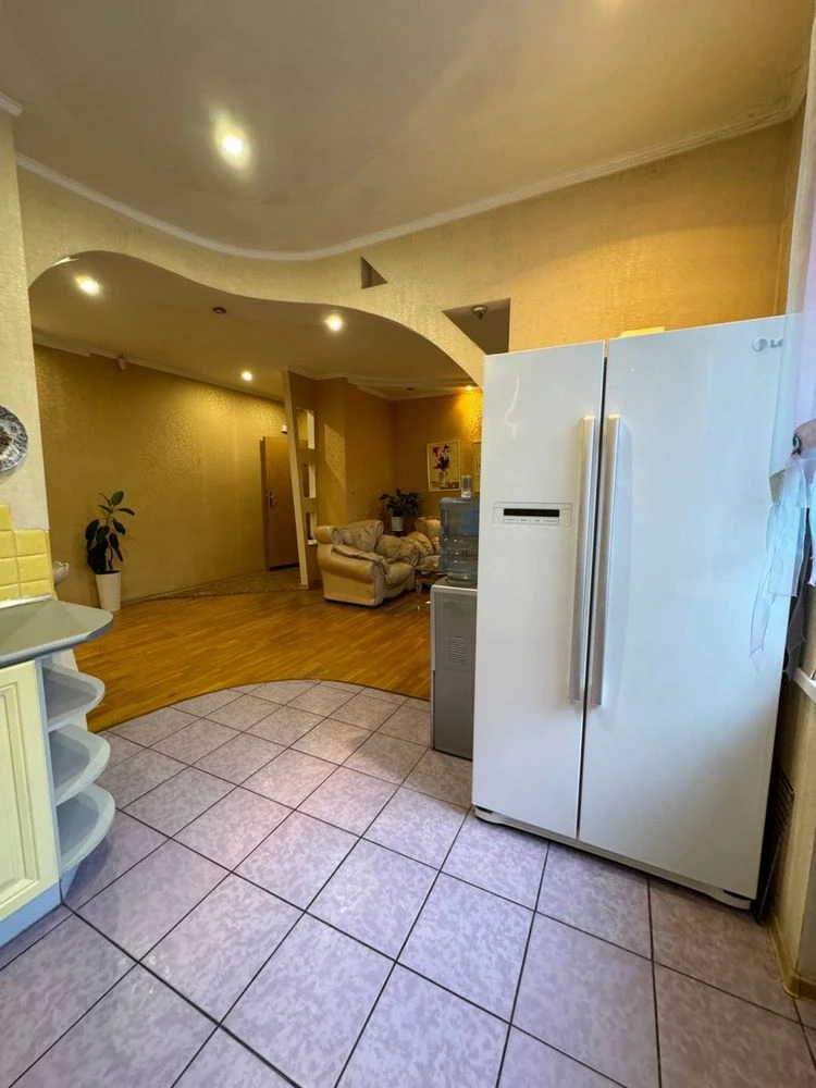 2-room apartment in Ukraine Shopping Mall, Leonid Zhabotinsky Street