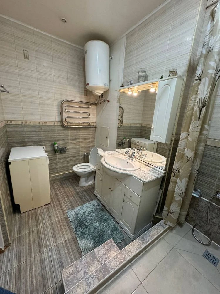 2-room apartment in Ukraine Shopping Mall, Leonid Zhabotinsky Street