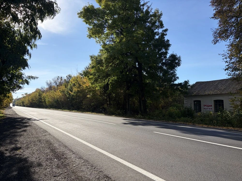 Квартира (пів хати) над трасою Рівне - Хмельницький с. Мокіі