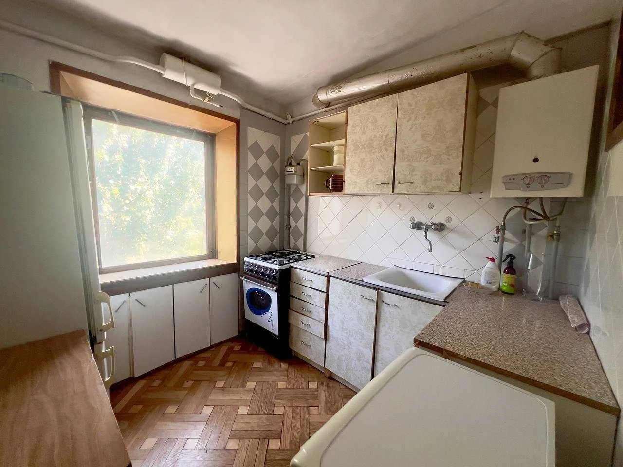 Продається 2-кімнатна квартира на 5 станції метро "Фонтан" біля парку Перемоги