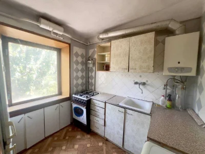Продається 2-кімнатна квартира на 5 станції метро "Фонтан" біля парку Перемоги