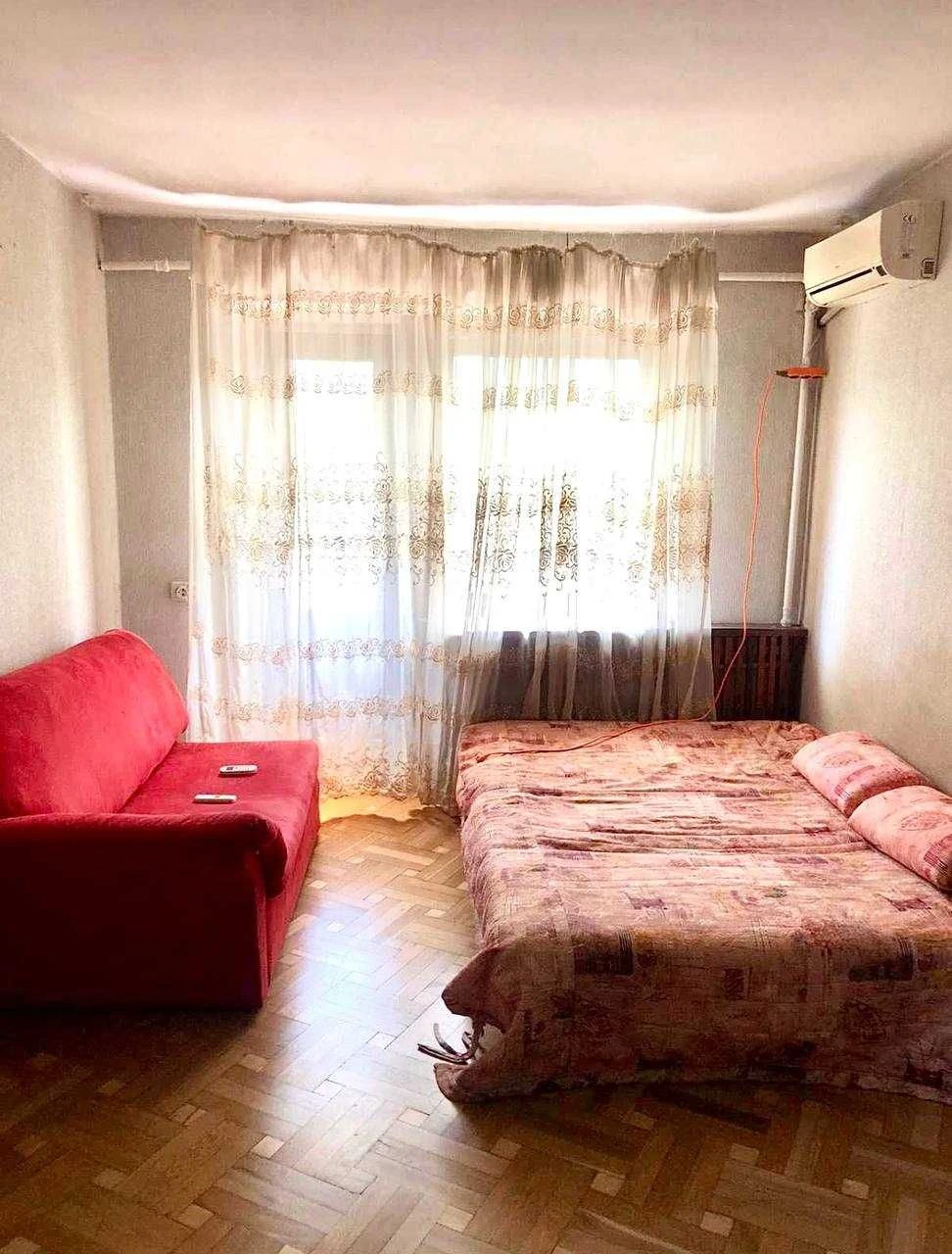 Продається 2-кімнатна квартира на 5 станції метро "Фонтан" біля парку Перемоги