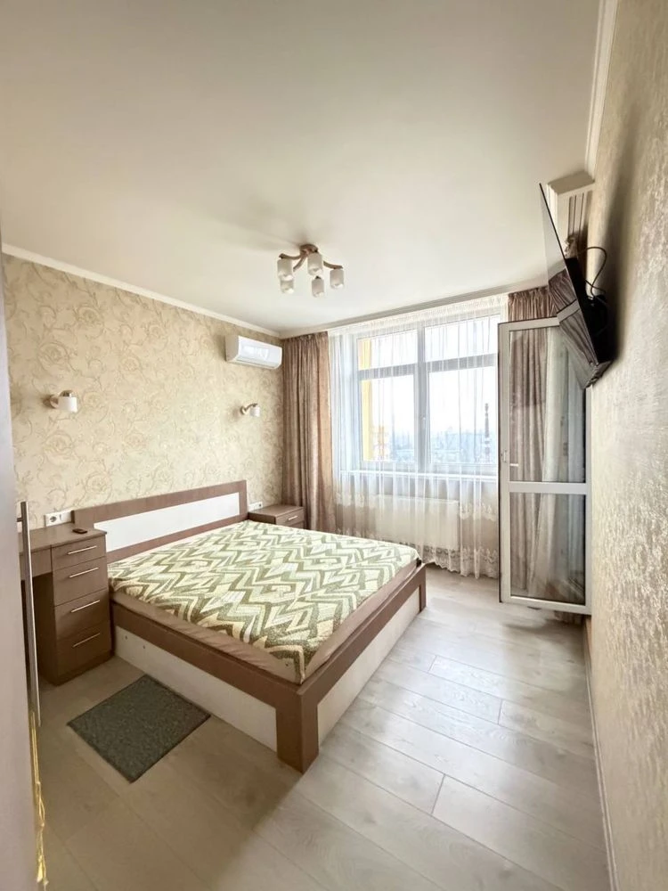 NO COMMISSION!! Sale of a three-bedroom apartment in ЖК Yaskravy (K