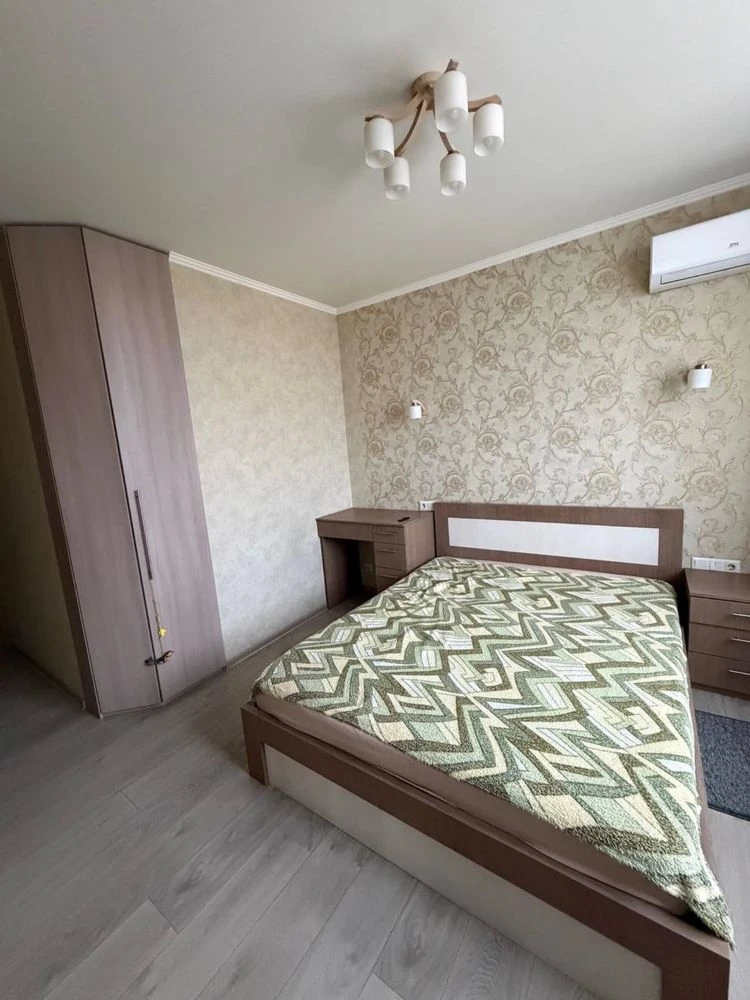 NO COMMISSION!! Sale of a three-bedroom apartment in ЖК Yaskravy (K