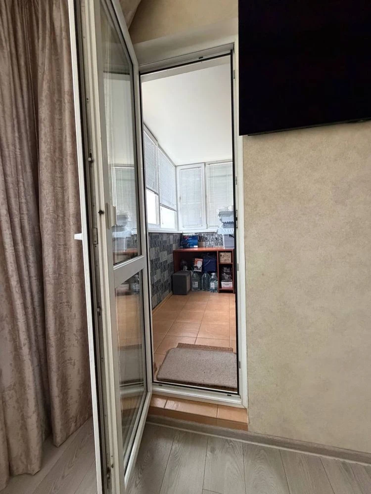 NO COMMISSION!! Sale of a three-bedroom apartment in ЖК Yaskravy (K